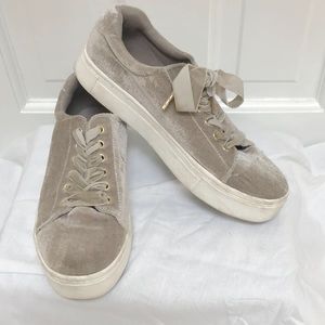 Tan/grey microsuede platform sneaker